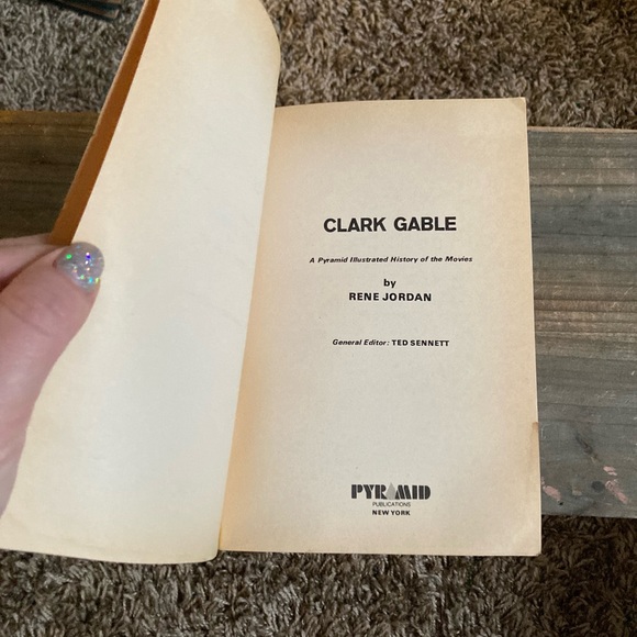 Clark Gable by Rene Jordan. Very Good Vintage Paperback - 3rd Printing 1976 - Picture 11 of 12